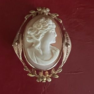 Cameo Pin/necklace.